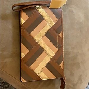 NWT MICHAEL KORS DANIELA LG LEATHER WRISTLET